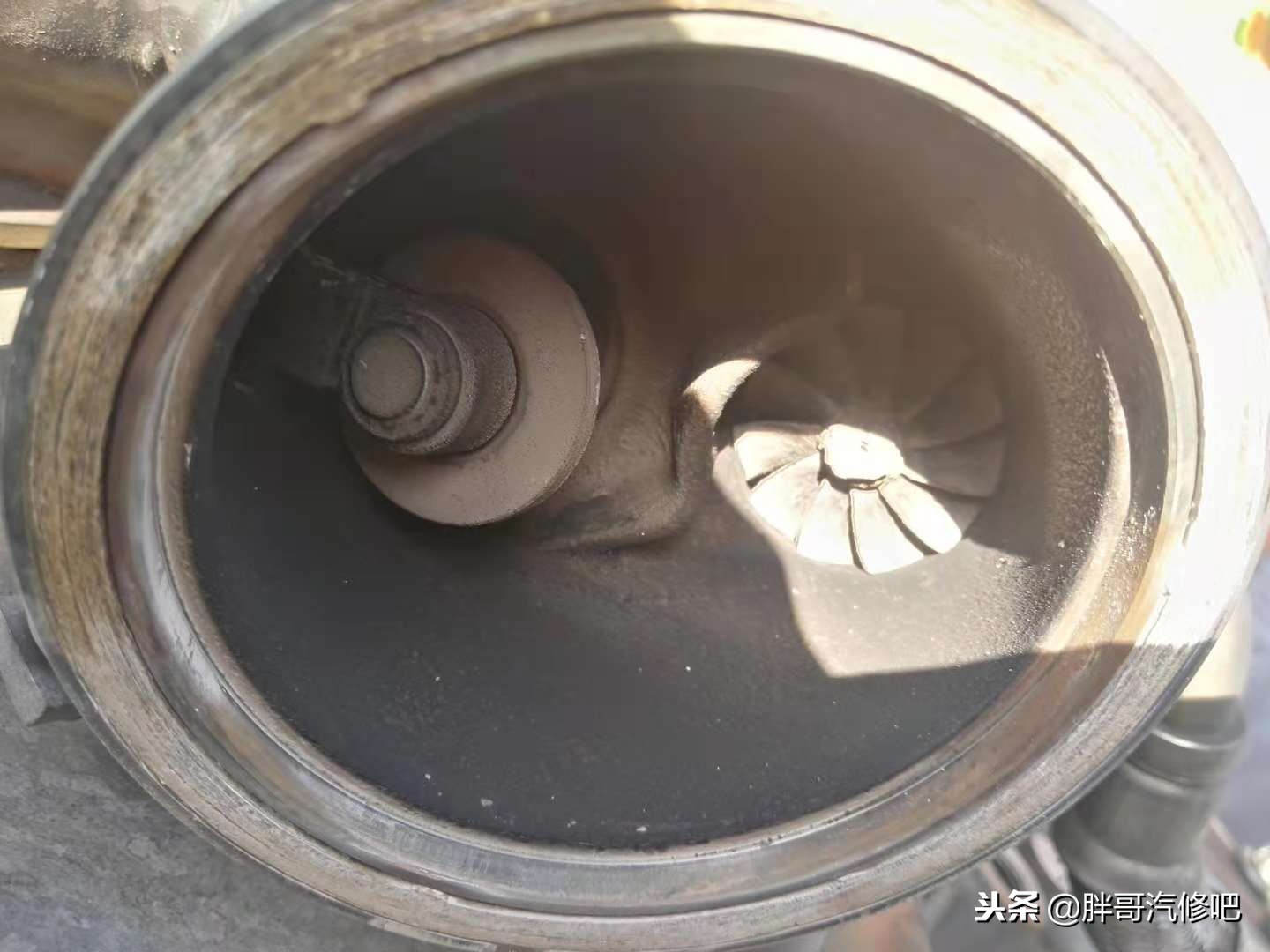 宝马740大修发动机，维修费用惊人，换成油钱胖哥能把车开报废