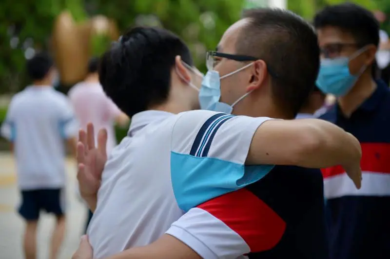 难忘老师 感恩亲人——佛山南海中学分校2020届高三学子高考凯旋