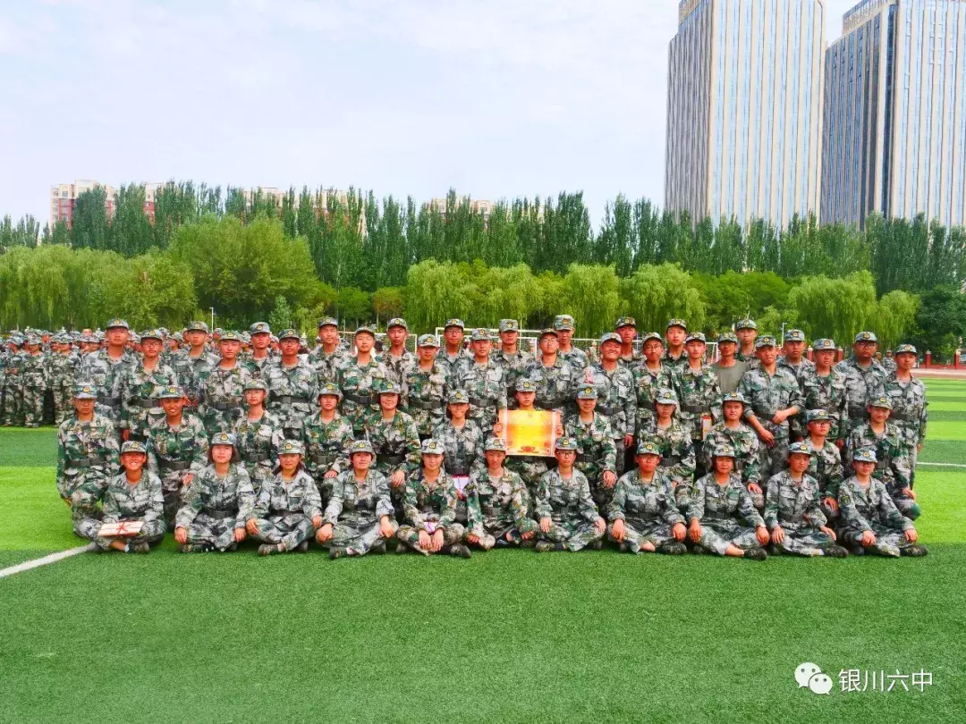 银川六中举行2019级高一新生军训汇报表演暨总结表彰大会