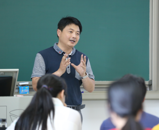 给老师送礼有意义吗？高情商也许比送礼管用，早知道早受益