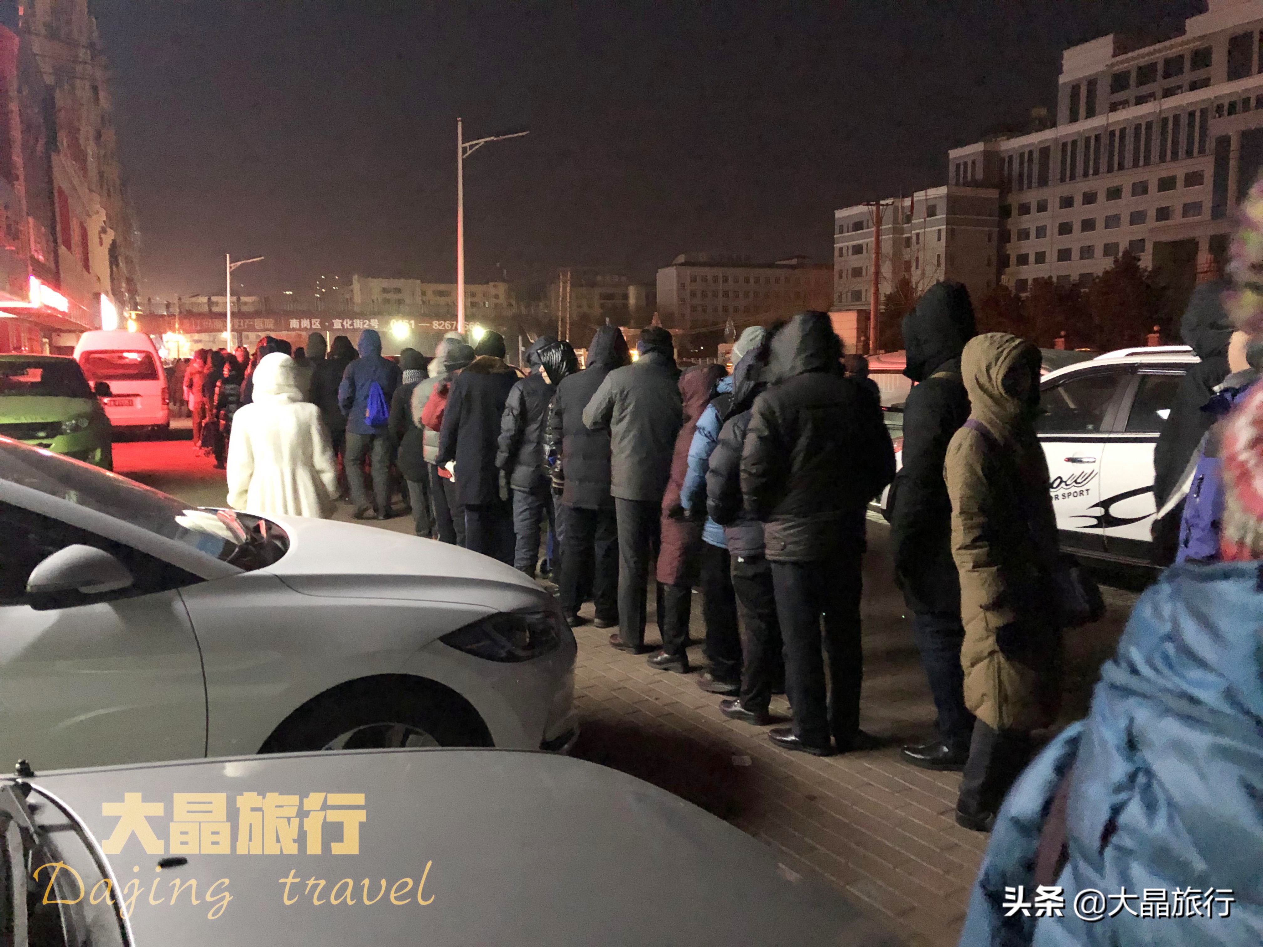 凌晨5点排队买哈尔滨最火红肠，结果却是：卖完了