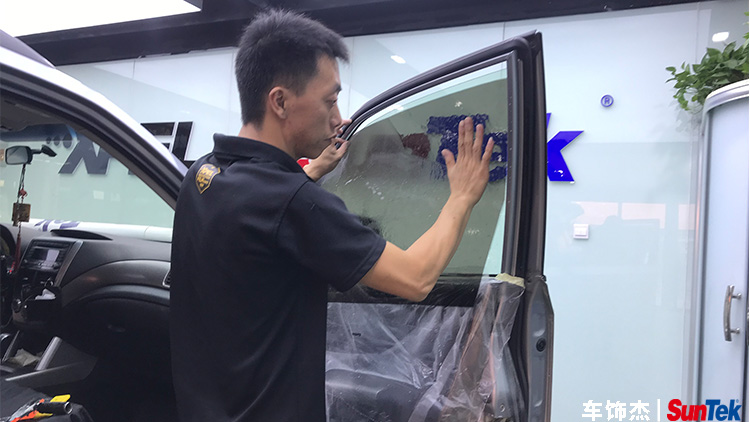 汽车贴膜如何操作，专业贴膜步骤教程分享