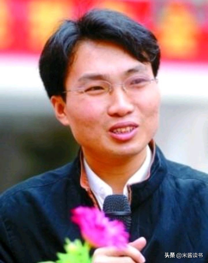 23年前，打工挣学费，带着妹妹上大学的河南男孩，如今怎样