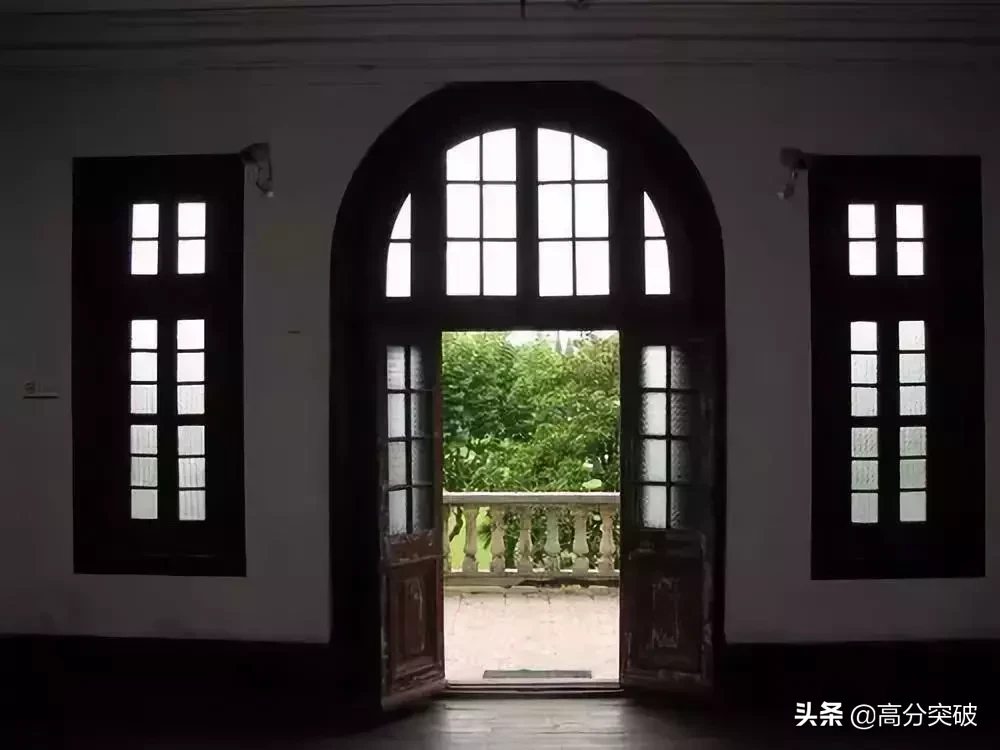 泡一整天都不够！国内那些美炸天的大学图书馆，你去过几个？