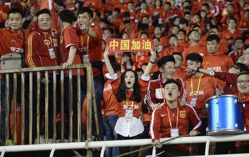 世界杯死多少人(伟大的2-0！国足时隔15年终于出线，46000名中国球迷疯狂庆祝)