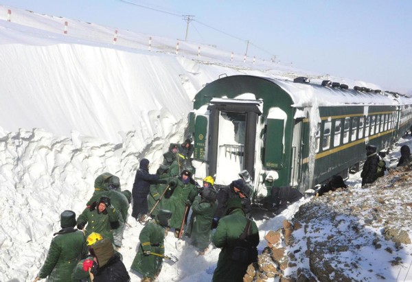 冰灾(美国雪灾导致大停电，对比08年中国雪灾，美国体制弊端暴露无遗)