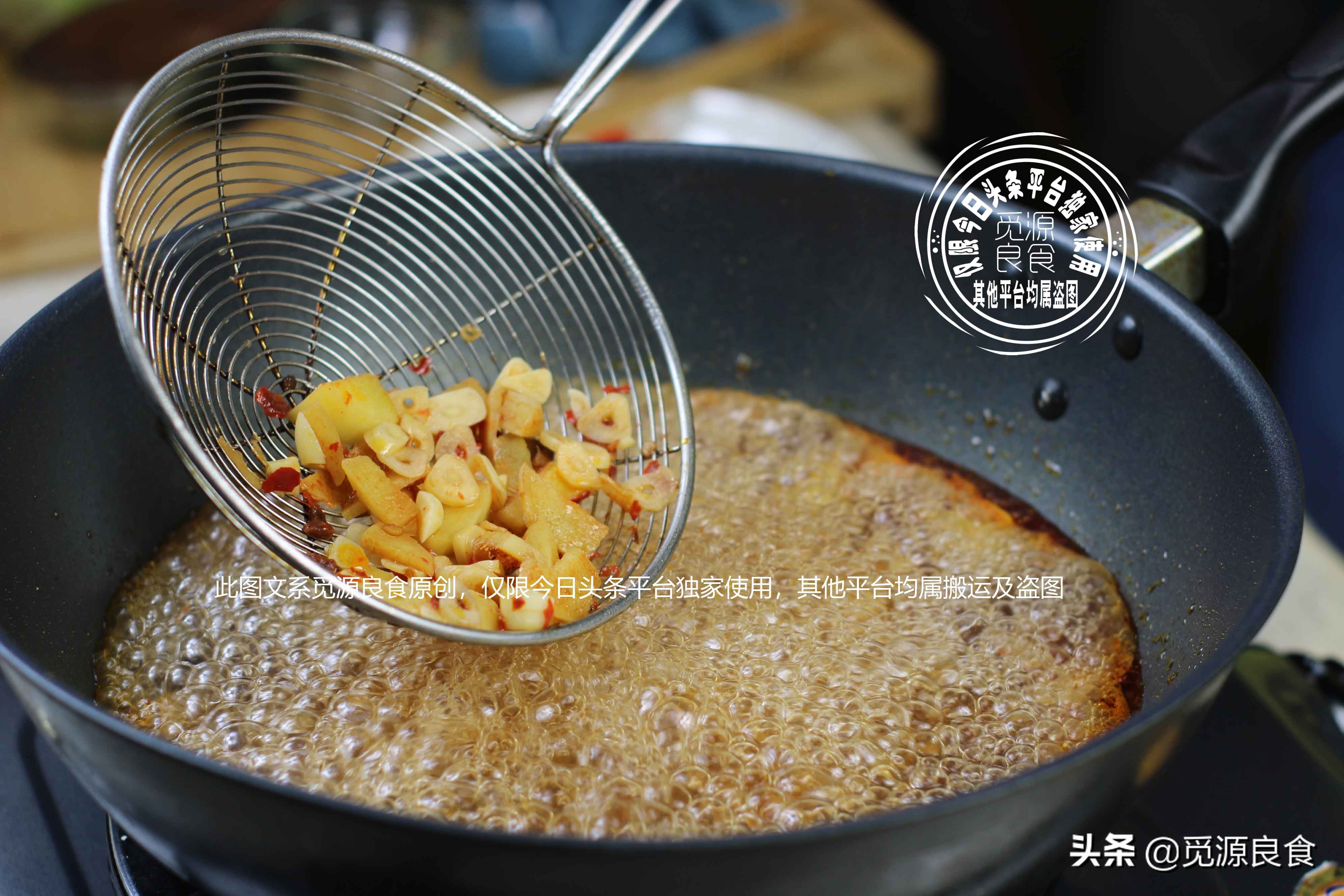 难怪大厨做的黄骨鱼那么好吃，原来做法有诀窍，又学会一道家常菜