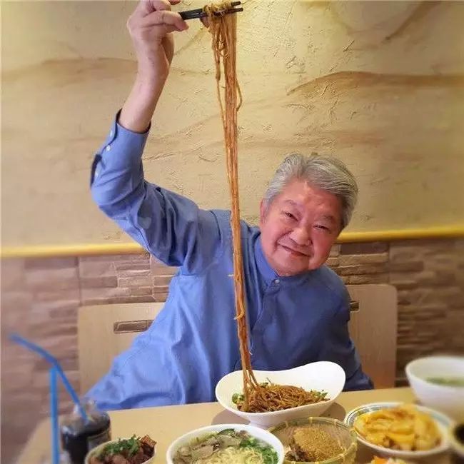 好玩有趣！78岁老顽童蔡澜，又开启年度“神”回复，引百万人围观