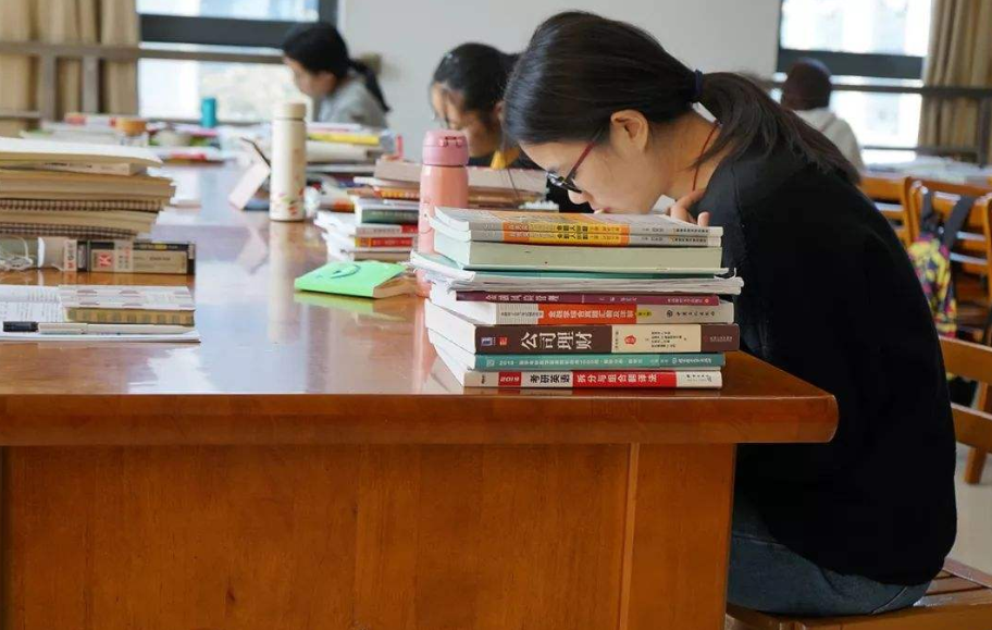 大学这4类证书几乎没用，毕业学姐：浪费钱和时间，找工作用不上