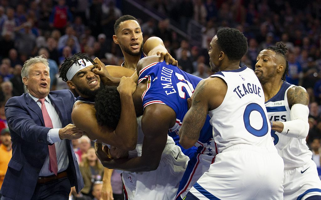 湖人为什么收到nba罚单(揭开神秘面纱，NBA中的罚款明细和金额，是球队付还是球员付？)