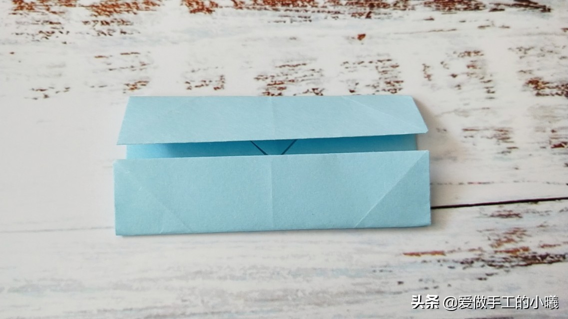 两个不同类型的折纸帆船，简单易学，适合小朋友
