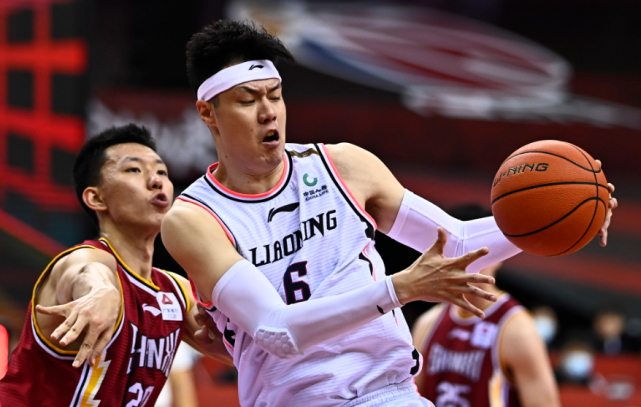 nba掌骨骨折为什么会复出(手部骨折！贺天举迎来生涯最尴尬期，队内地位恐将被年轻小将替代)