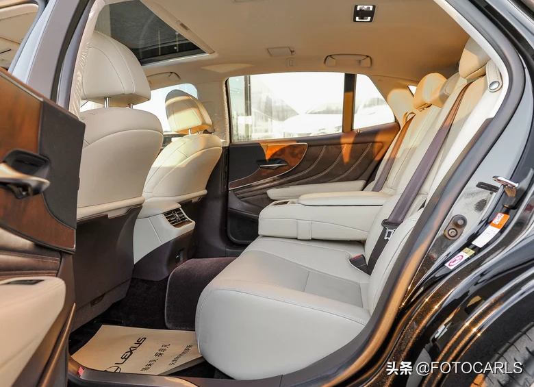 雷克萨斯LS350入门版实拍，售价80.8万起，卖的就是颜值和品质？