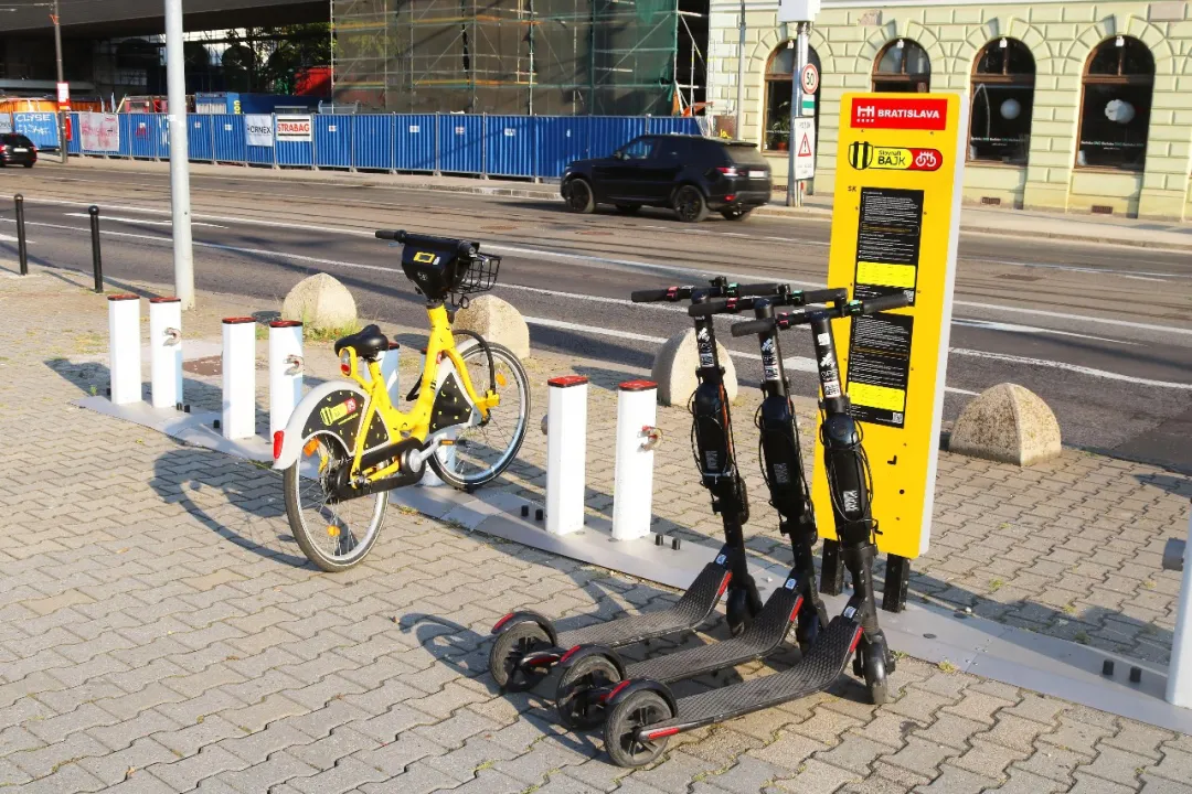 “自行车”是bike,那“电动车”和“摩托车”的英文是啥?