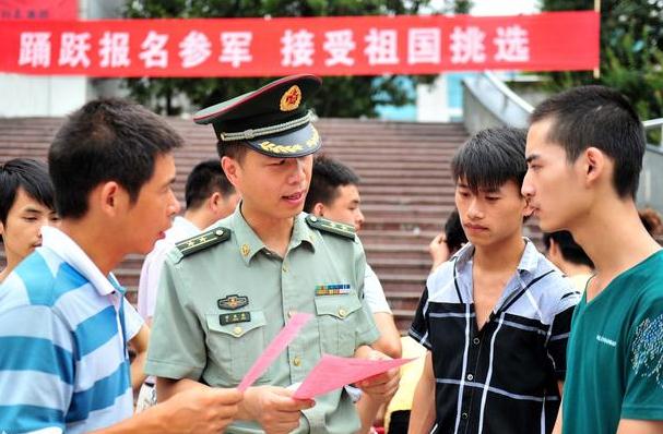 大学生迎来好消息，2021参军者可直接保送军校，但要满足前置条件