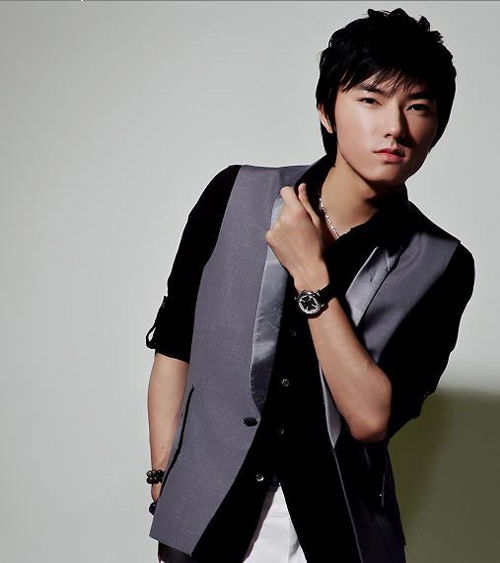 超女何洁的劲爆情史，和释小龙分手后高调嫁人，与前夫互爆黑料