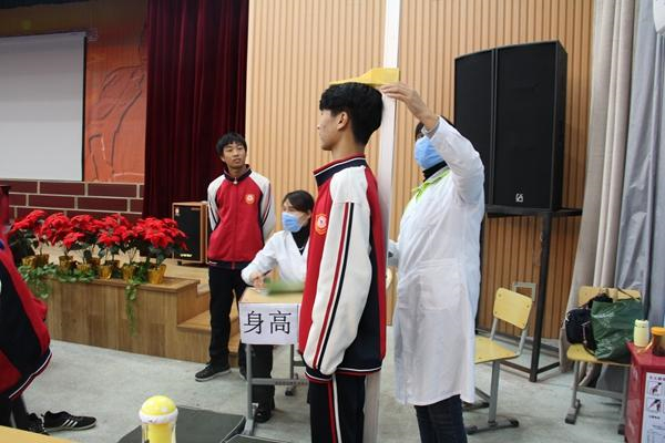 男大学生多高会被认为“矮”?学妹说出心里话，答案有点出人意料