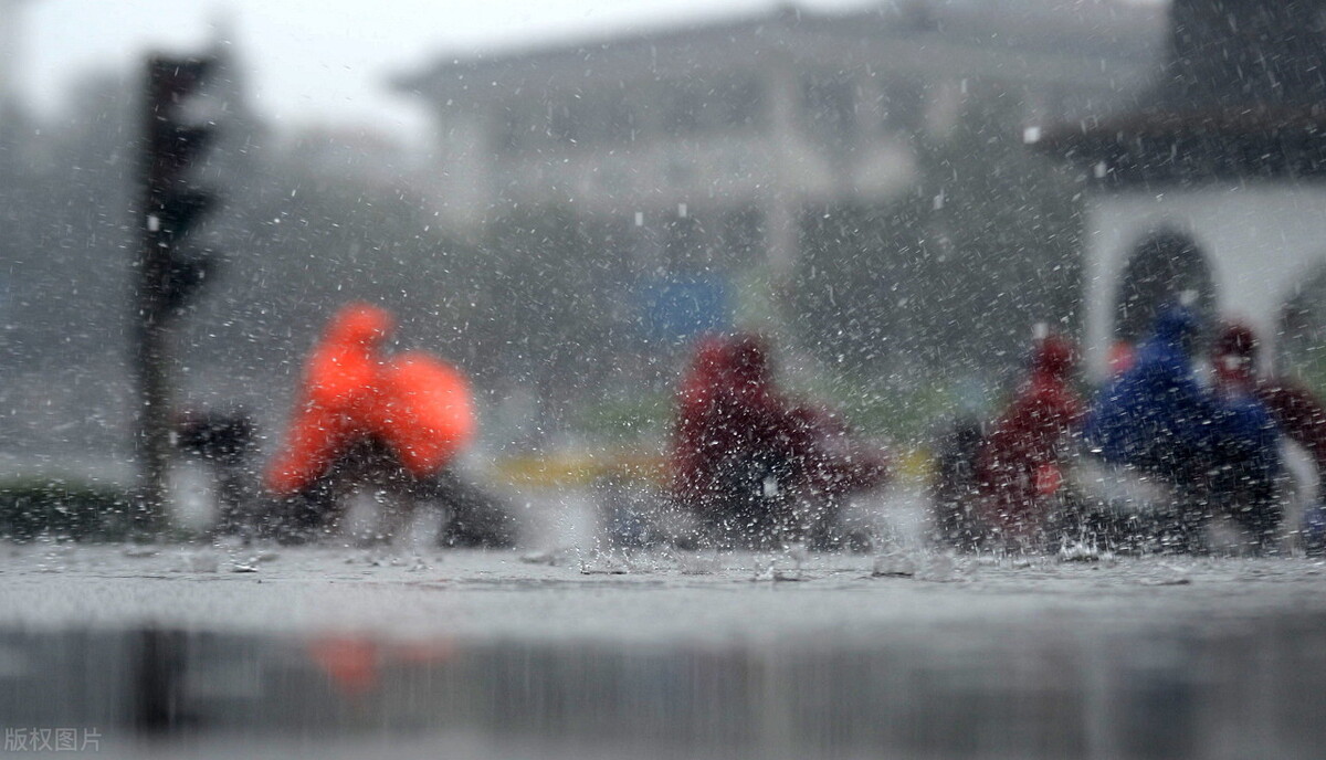 暴雨将至！西瓜汁溅衣如何快速洗净？