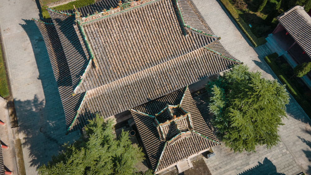 东岳庙-飞云楼，纯木质结构，被誉为“中华第一木楼”