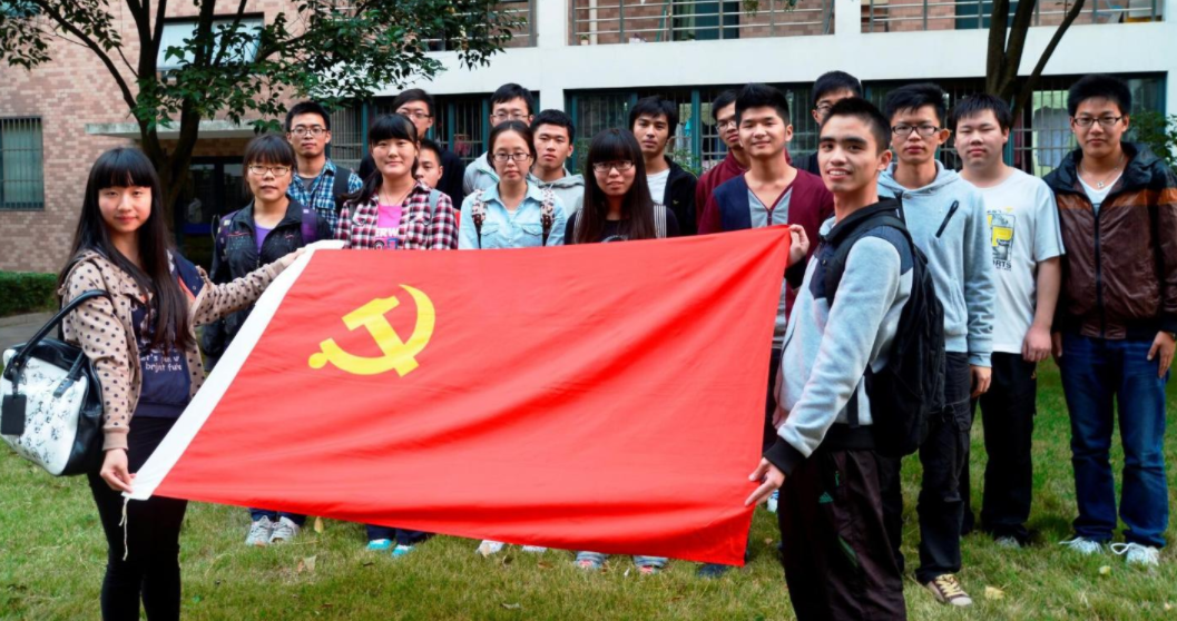 大学生入党的决定权在谁手中？关键在于两个人，和成绩没有关系