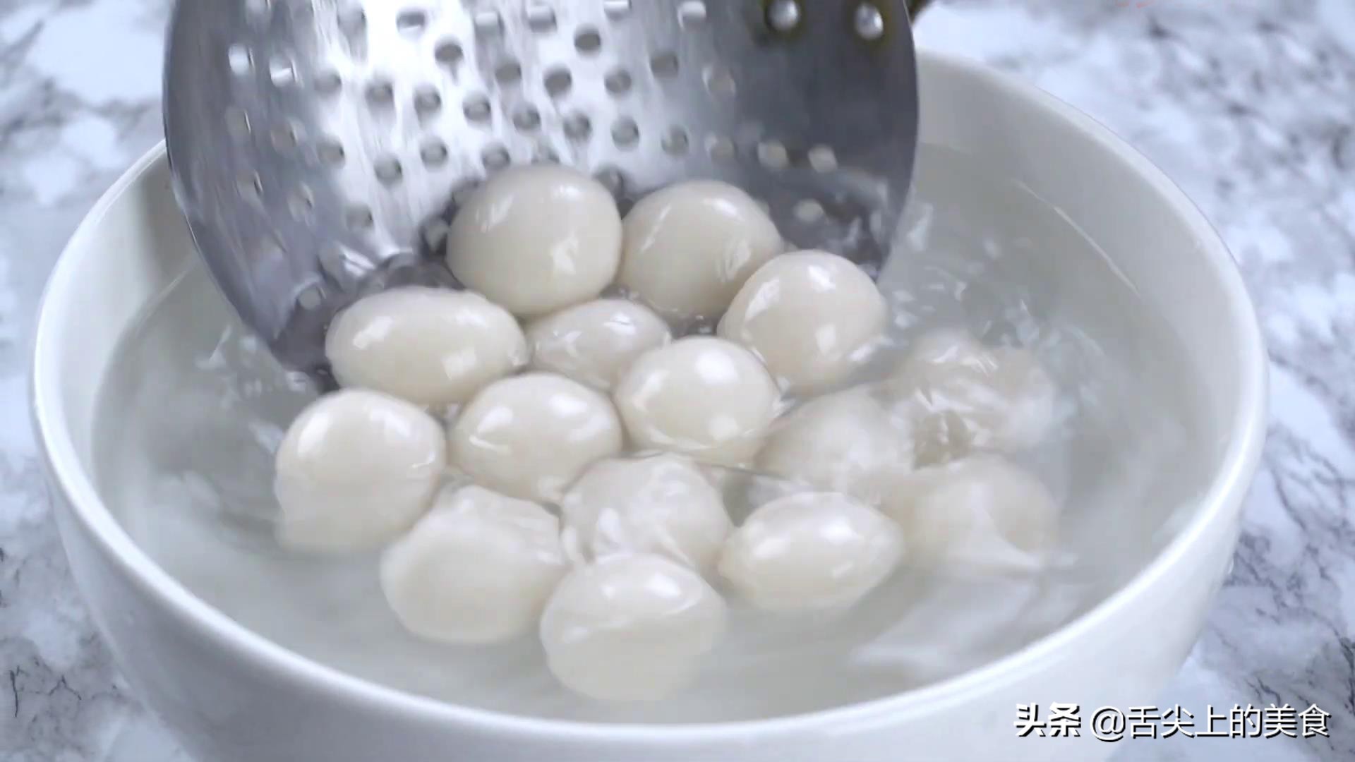 四道夏日汤圆的创意吃法，煮汤圆有秘诀，冰镇爽口，更过瘾