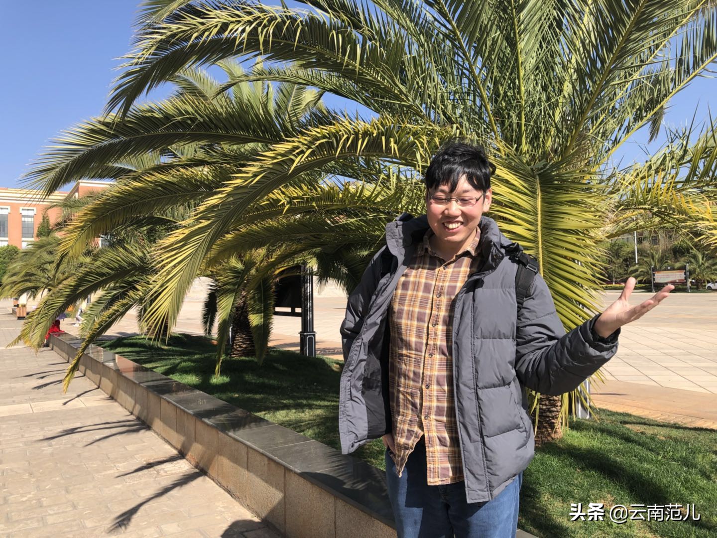 这位日本外教走了半个地球，最终选择昆明定居教书，想娶中国姑娘