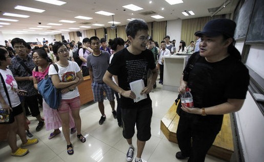 张杰入职上海大学，两年前就有消息爆出！明星做老师的何止他一人