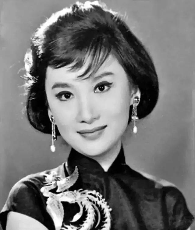 民国十大美女，你知道几位？第一名是金庸爱而不得的白月光