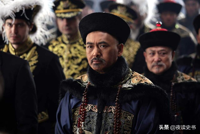 清朝内阁大学士、军机大臣是干什么的？相当于现在什么级别干部？