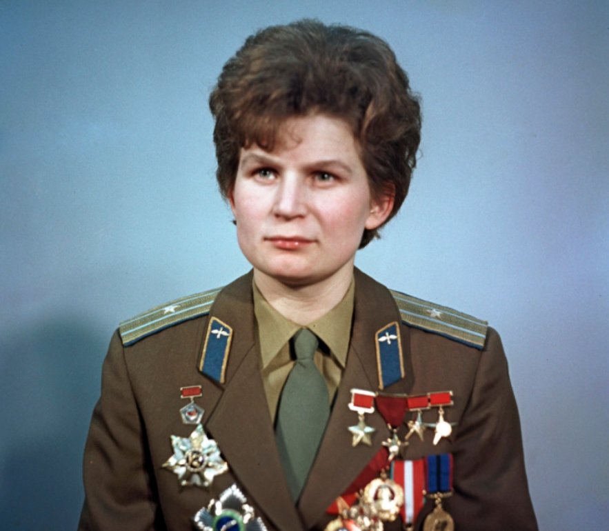 女宇航员在太空上如何保护隐私？上厕所、洗澡、生理期怎么办？