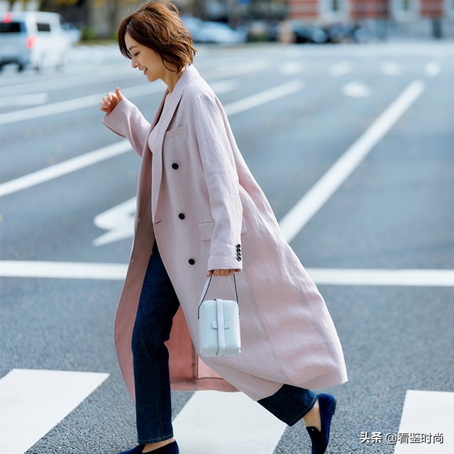 40至50岁的女人怎样穿搭可提升形象？记住这5个要点就可以