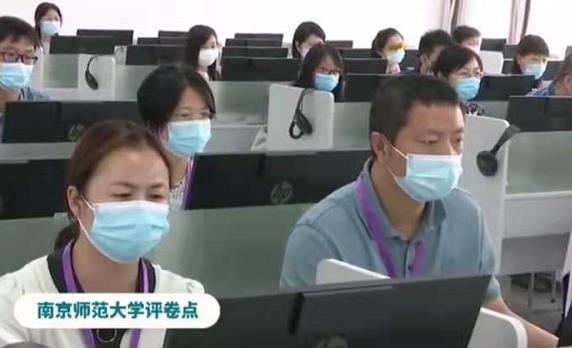 上联：犯人印刷考生答，下联：警察拆封老师查，横批：试卷真忙