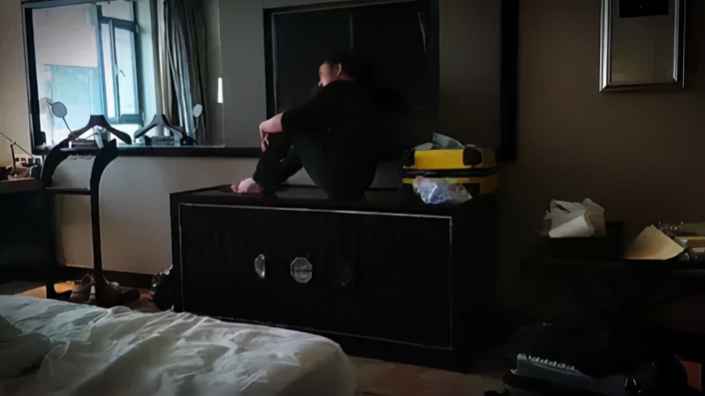 男子带俩孩子游泳，忽然被隔离！那画面简直不忍看…满屏生无可恋！网友：妈妈的痛苦体会到了吗