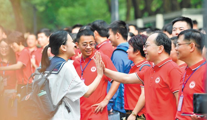 艺术生“敲黑板”：56所高校撤销73个艺术类专业，高考限制收紧