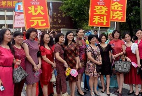 高考当天为什么不能穿校服？原因或不止一条，听听老师怎么说