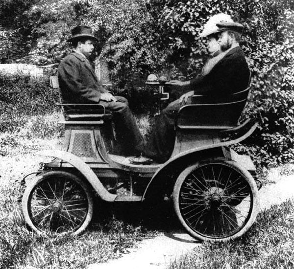 奥迪徽标上的“第三个圆环”，到底代表了什么？