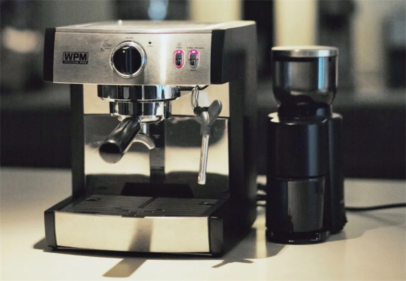 咖啡机款式众多，选到眼花缭乱，看懂这些技巧让你购买路上不迷路
