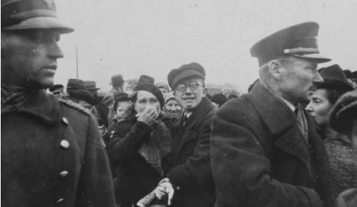 说德语、信奉新教、归属于德意志文化的贵族群体，却服从帝俄统治......