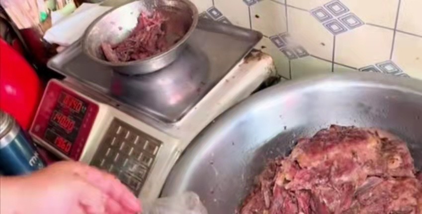 涡阳30年干扣面老店，5元一碗本地人都配香肉吃，号称当地第一面