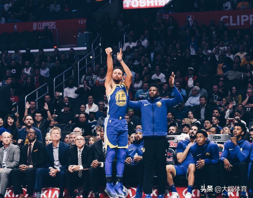 库里为什么续约nba(缴纳奢侈税，顶薪续约库里！勇士队迷之操作背后是有原因的)