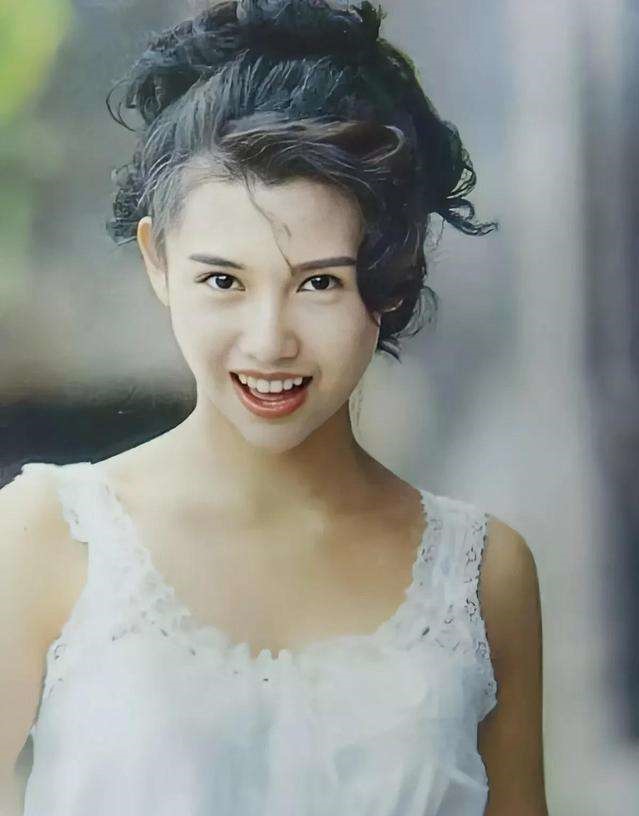 脱下的衣服难穿上！6位一脱成名的女星，无尽的争议下好多已息影