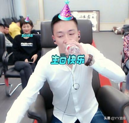 芮甜甜A4腰堪比杨幂，MC饮水机重现江湖，这些主播个人技要出圈！