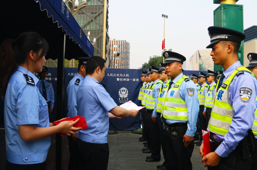 2021下半年各地辅警陆续开始招聘，工资不高，但3点优势让人眼红