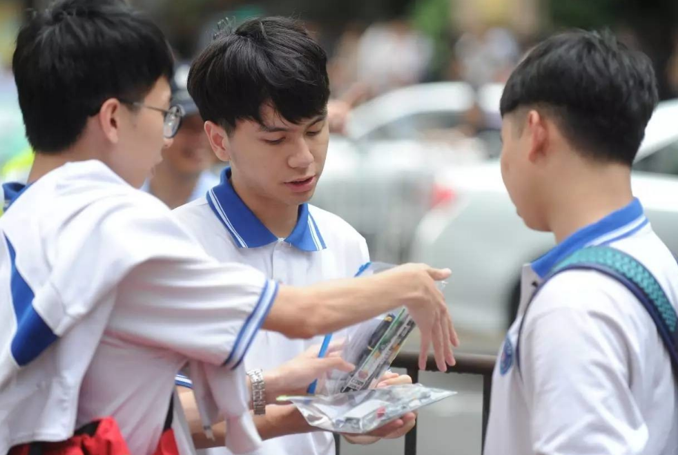 高考成绩也分层次，不同分数对应的层次不同，未来发展差距明显