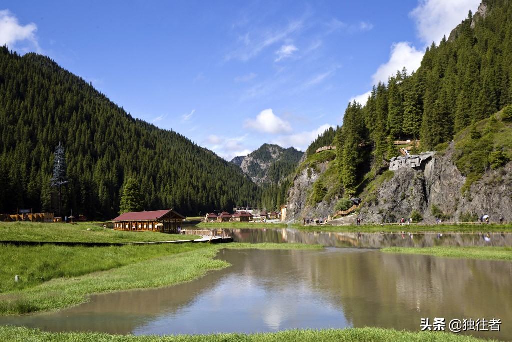 峡谷山泉、溪流湖泊、山谷草甸、碧水蓝天，美轮美奂的天山大峡谷