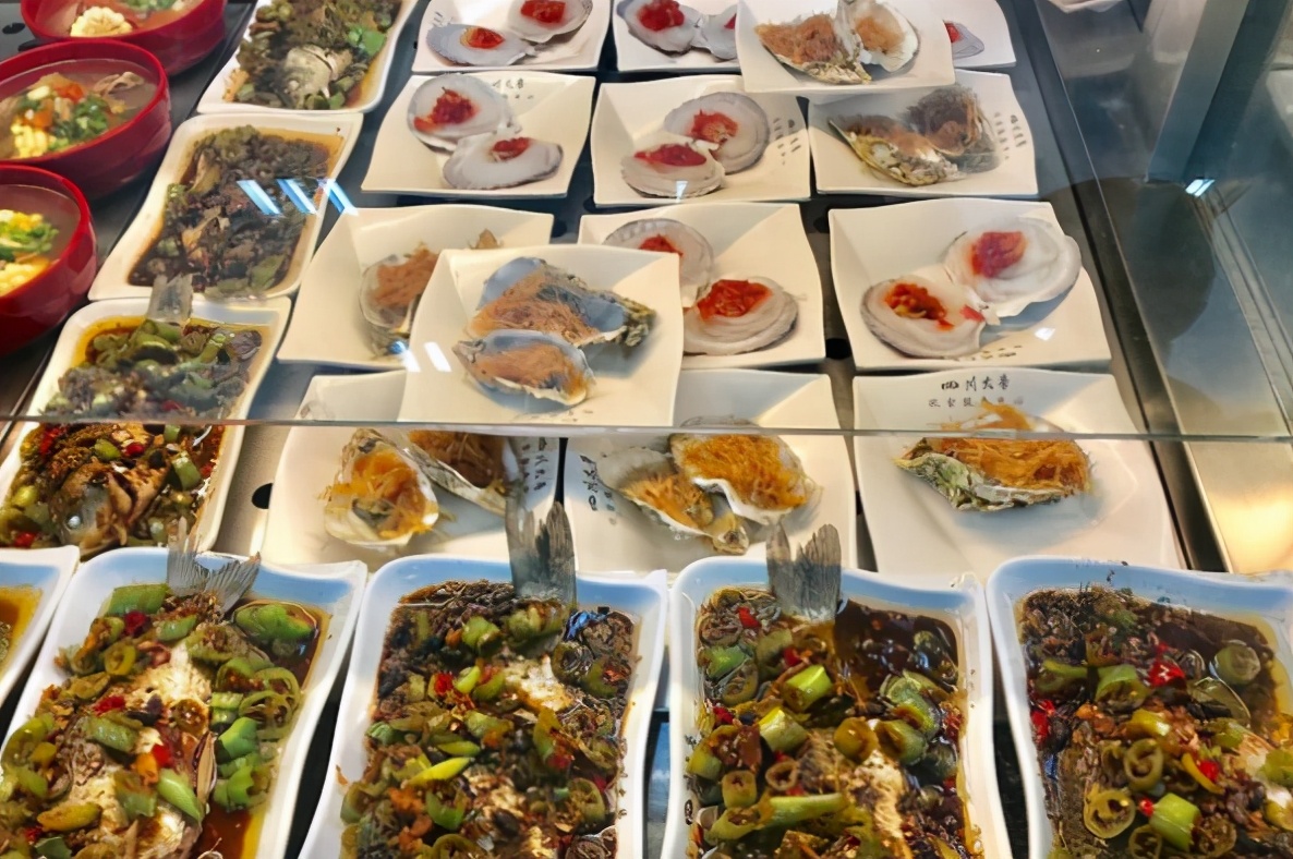 四川大学的伙食惹人羡，看完忍不住流口水，不少学生后悔没考川大