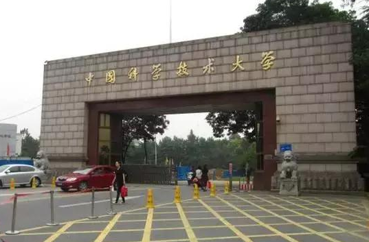 为2万元从名校退学，复读12年的“高考王”唐尚珺，如今怎样了