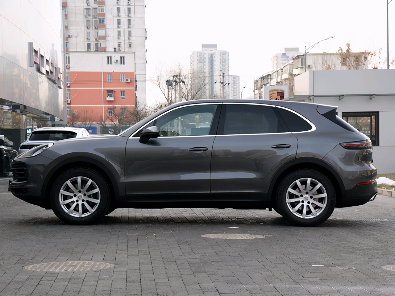 开完宝马X5，再换到保时捷卡宴上，车主：对比后一肚子话要说