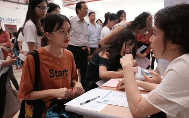 毕业生想要留校任教，至少需满足这3个条件，不然很难实现