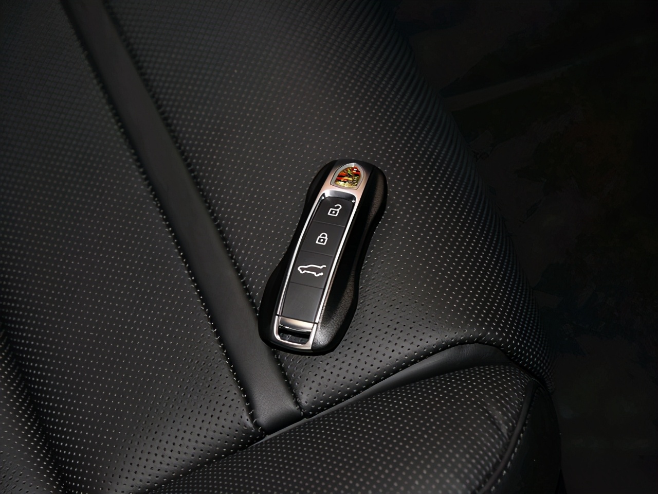 开完宝马X5，再换到保时捷卡宴上，车主：对比后一肚子话要说